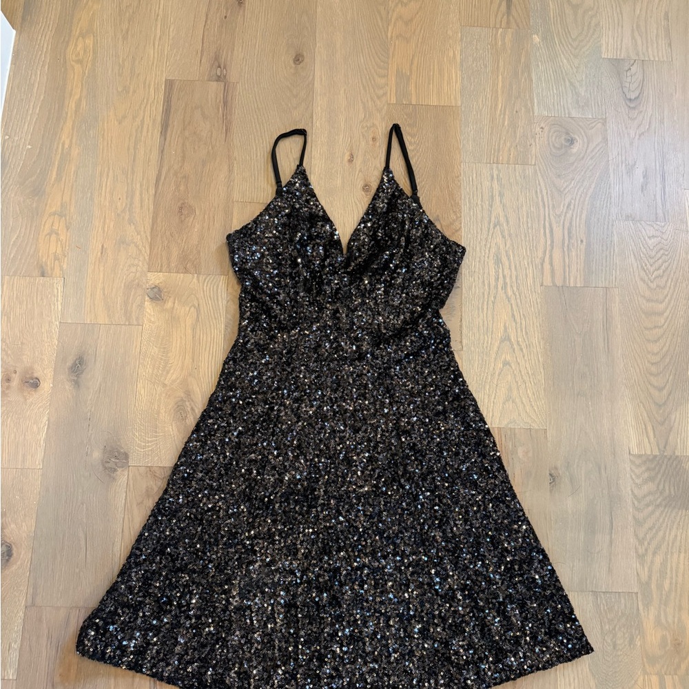 Dress the Population Black Sequin knee Length Dress size Medium